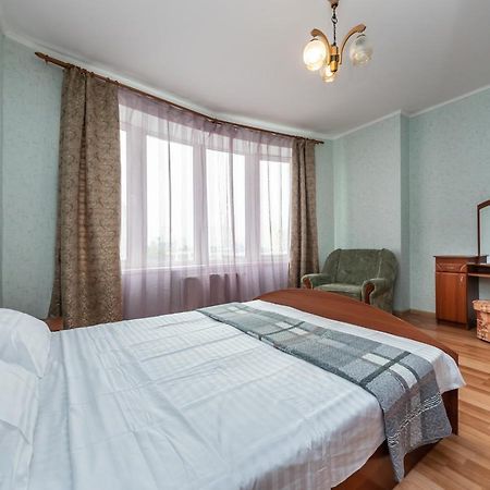 Комфортная Квартира На Метро Осокорки Kiev Buitenkant foto