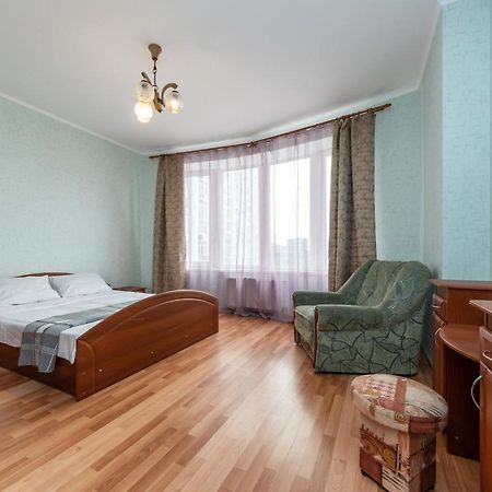Комфортная Квартира На Метро Осокорки Kiev Buitenkant foto