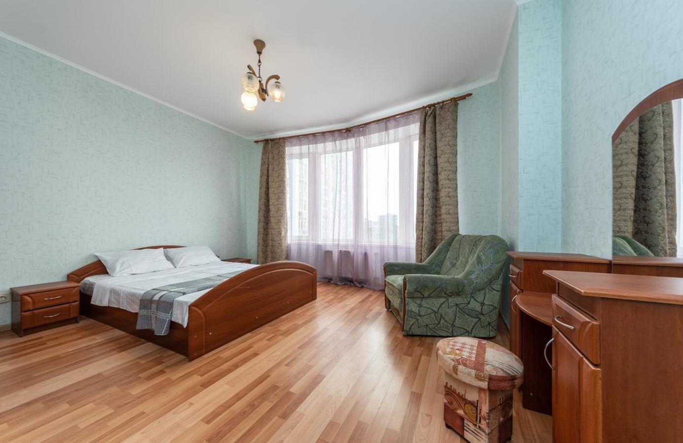 Комфортная Квартира На Метро Осокорки Kiev Buitenkant foto