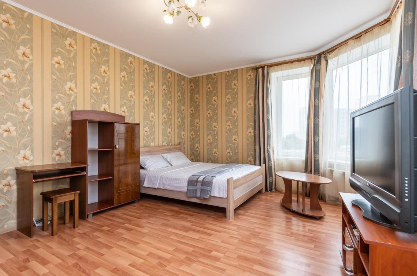 Комфортная Квартира На Метро Осокорки Kiev Buitenkant foto